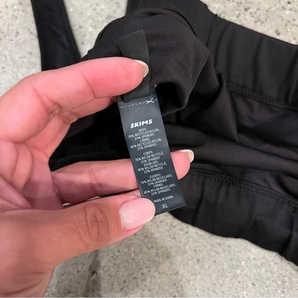 Skims - Picture 3 of 3